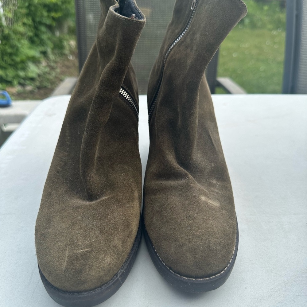 Brown Suede Winter Boots with Rounded Toe